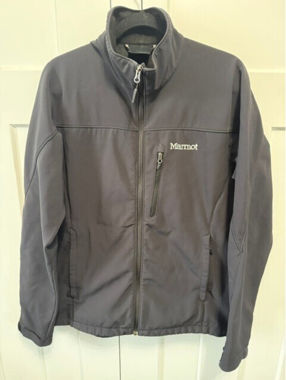 Marmot Men's size medium softshell fleece lined Jacket in black size Medium